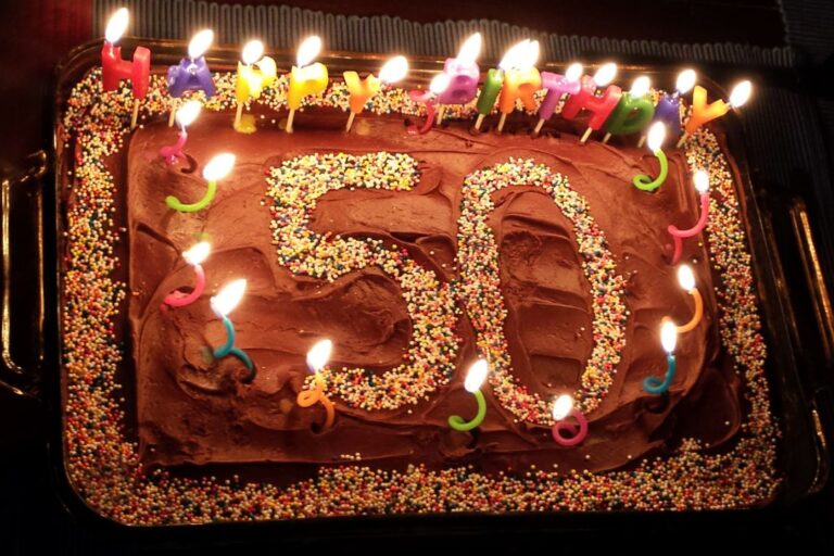 Birthday cake that reads 50